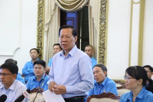 Chủ tịch TP.HCM Phan Văn Mãi trả lời ý kiến của công nhân về nhà ở xã hội 