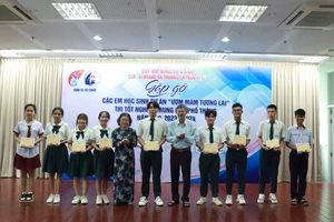 10 năm thành lập CLB Vì Hoàng Sa – Trường Sa thân yêu: Hơn 500 triệu đồng ủng hộ gây quỹ học bổng