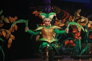 Việt Hương hoá thần Sâu Bọ, đầu tư tiền tỉ cho vở Mễ Cốc phiêu lưu ký