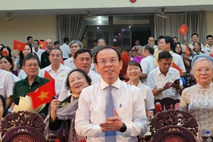 Xúc động cầu truyền hình kỷ niệm 70 năm Hiệp định Genève và Chuyến tàu tập kết