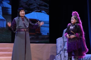 NSND Trần Ngọc Giàu: 'Sân khấu cải lương hiện nay chỉ đang cố để tồn tại' 