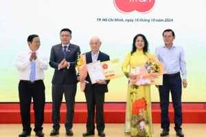 Giải 'Mai vàng tri ân' vinh danh nhạc sĩ Trương Quang Lục, ca sĩ Ánh Tuyết 