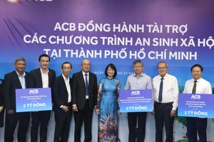 Ngân hàng Á Châu hỗ trợ TP.HCM 10 tỉ đồng chăm lo hoạt động an sinh xã hội, thể thao