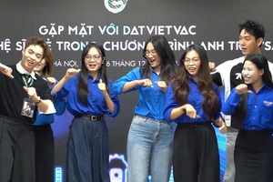 Negav cùng các nghệ sĩ của Anh trai say hi thăm trụ sở Trung ương Đoàn TNCS Hồ Chí Minh