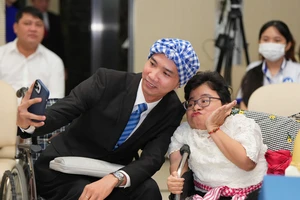 Tác giả đạt giải nhất cuộc thi Sống đẹp: Vượt lên nghịch cảnh để yêu thương