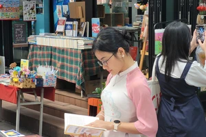 Doanh thu Đường sách TP.HCM năm 2024 đạt 57,3 tỉ đồng, khách đông nhưng sức mua không cao