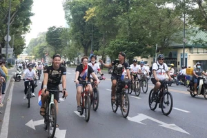 2 chàng trai đạp xe từ Hà Lan đến Việt Nam, đi qua 24 quốc gia