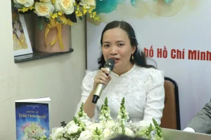 Cô giáo dạy văn tại TP.HCM viết 'Huyền sử Trân Châu huyết' mong người trẻ thêm yêu sử Việt 