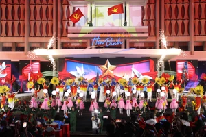 Cầu truyền hình 'Bản trường ca hòa bình': Sống dậy một thời hào hùng của dân tộc Việt Nam