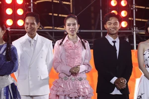 Lật mặt 8: Tiktoker Lê Tuấn Khang hát cùng Lý Hải trước 10.000 khán giả 