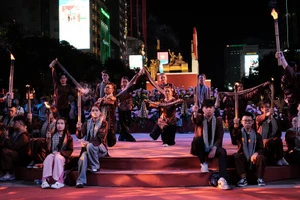 Hơn 1.000 diễn viên, Hoa hậu tham gia 'Vũ hội khăn rằn' tại phố đi bộ Nguyễn Huệ vào tối nay