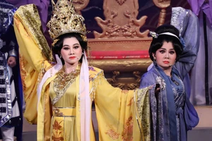 NSND Quế Trân khiến khán giả bùng nổ với bản dựng mới của vở 'Câu thơ yên ngựa'