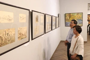 Khai mạc trưng bày các tác phẩm 'Kể chuyện sau ngày thống nhất'