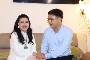 Ban Tuyên giáo và Dân vận Thành uỷ TP.HCM thăm nghệ sĩ Kim Cương, Nguyễn Hữu Lộc, Trần Xuân Tiến