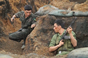 Phim 'Mưa đỏ' vượt 520 tỉ đồng, trở thành phim có doanh thu cao nhất lịch sử