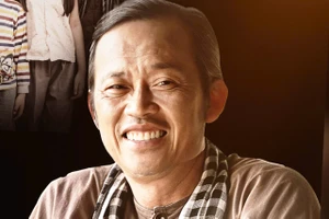 NSƯT Hoài Linh chạy marathon ngoài đường ruộng trong 'Chị ngã em nâng'