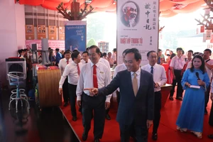 Bí thư Trần Lưu Quang dự Hội nghị tổng kết 50 năm văn học - nghệ thuật TP.HCM