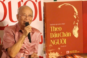 GS.TS Trình Quang Phú kể về những điều đặc biệt khi viết truyện ký 'Theo dấu chân Người'