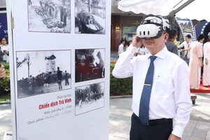 Xem triển lãm về TP.HCM bằng công nghệ thực tế ảo