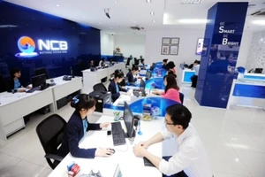 NCB phục vụ khách hàng giao dịch không nghỉ trưa