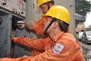 Hà Nội: nắng nóng kéo dài, tiêu thụ điện tăng mạnh