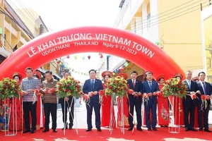 Chủ tịch Quốc hội Vương Đình Huệ dự lễ khai trương Vietnam Town 