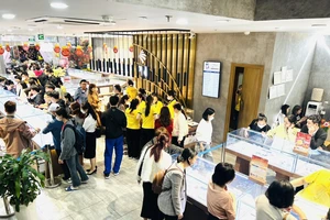 Ngày vía Thần Tài 'kịch tính' tại Hà Nội