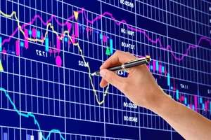 Lãi suất tiền gửi ngân hàng thấp, dòng tiền chảy vào chứng khoán