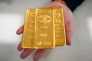 Ngân hàng Nhà nước hạ giá bán vàng miếng SJC