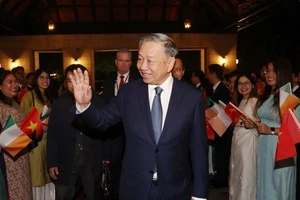 Tổng Bí thư, Chủ tịch nước Tô Lâm đã đến thủ đô Dublin bắt đầu thăm cấp Nhà nước tới Ireland