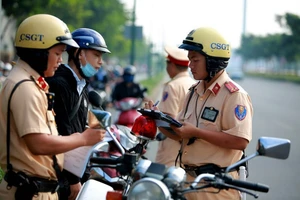 Nhân dân giám sát nhân viên công vụ bằng thiết bị ghi âm, ghi hình: Không ghi trong Thông tư mới chứ… không cấm?