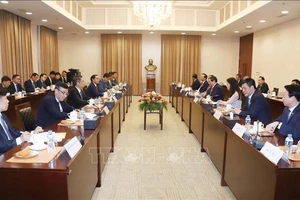 Thủ tướng Phạm Minh Chính hội kiến Thường trực Ban Bí thư, Phó Chủ tịch nước Lào