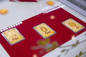 Giá vàng thế giới tiếp tục lập kỉ lục mới gần sát mốc 2.750USD/ounce