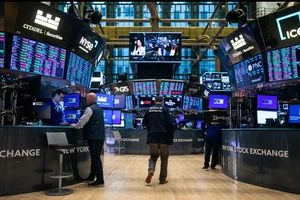 Chứng khoán, giá dầu tăng mạnh trong ngày bầu cử Mỹ