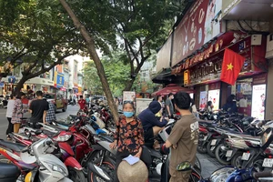 Giá vàng thế giới bật tăng mạnh trở lại, thị trường vàng trong nước sôi động 