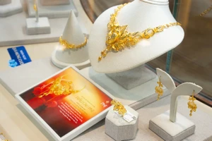 Giá vàng thế giới có tuần hạ mạnh nhất trong hơn 3 năm