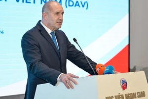 Tổng thống Bulgaria Rumen Radev giao lưu với sinh viên Học viện Ngoại giao