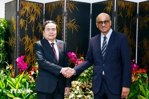 Chủ tịch Quốc hội Trần Thanh Mẫn hội kiến Tổng thống Singapore Tharman Shanmugaratnam