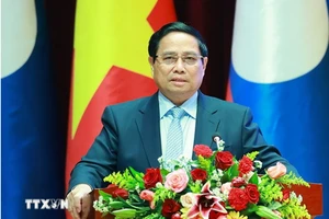 Trao chứng nhận đầu tư cho các doanh nghiệp Việt Nam - Lào