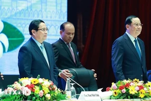 Đề xuất Việt Nam - Lào sớm triển khai cơ chế '2 cửa khẩu, 1 điểm dừng'