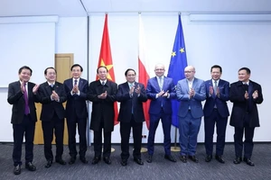 Thủ tướng Phạm Minh Chính thăm Viện Nghiên cứu Quốc gia về An ninh mạng Ba Lan