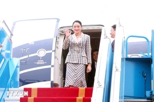 Thủ tướng Thái Lan bắt đầu thăm chính thức Việt Nam