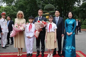Chủ tịch nước Lương Cường chủ trì lễ đón Tổng thống Cộng hòa Pháp Emmanuel Macron