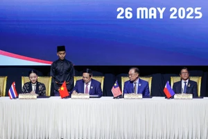 Thủ tướng cùng các nhà lãnh đạo ký Tuyên bố 'ASEAN 2045: Tương lai chung của chúng ta'