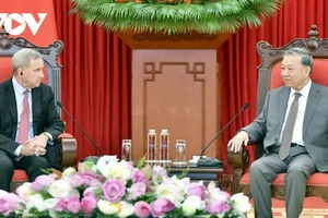 Tổng Bí thư đề nghị Qualcomm đẩy mạnh chuyển giao công nghệ