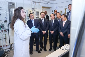 Thủ tướng làm việc với Phòng thí nghiệm hạt nhân của Thụy Điển