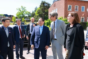 Thủ tướng Phạm Minh Chính thăm đại học y khoa danh tiếng nhất Thụy Điển 