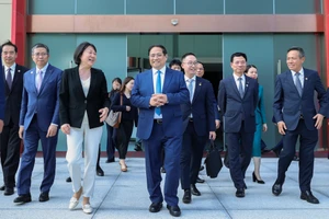 Thủ tướng Phạm Minh Chính tham quan, tìm hiểu kinh nghiệm phát triển ở Thượng Hải