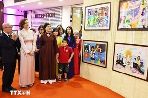 Phu nhân Tổng Bí thư Ngô Phương Ly và Tổng Giám đốc UNESCO Audrey Azoulay dự Triển lãm “Chúng tôi CÓ THỂ”