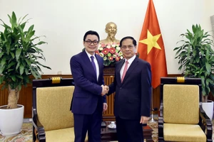 Phó Thủ tướng, Bộ trưởng Bùi Thanh Sơn đề nghị tăng cường kết nối giao thông, cửa khẩu với Campuchia